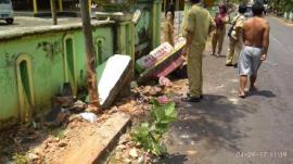 Tugu Hancur lebur diseruduk Avanza